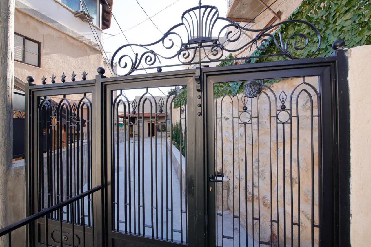 Louis Guesthouse Назарет Екстериор снимка