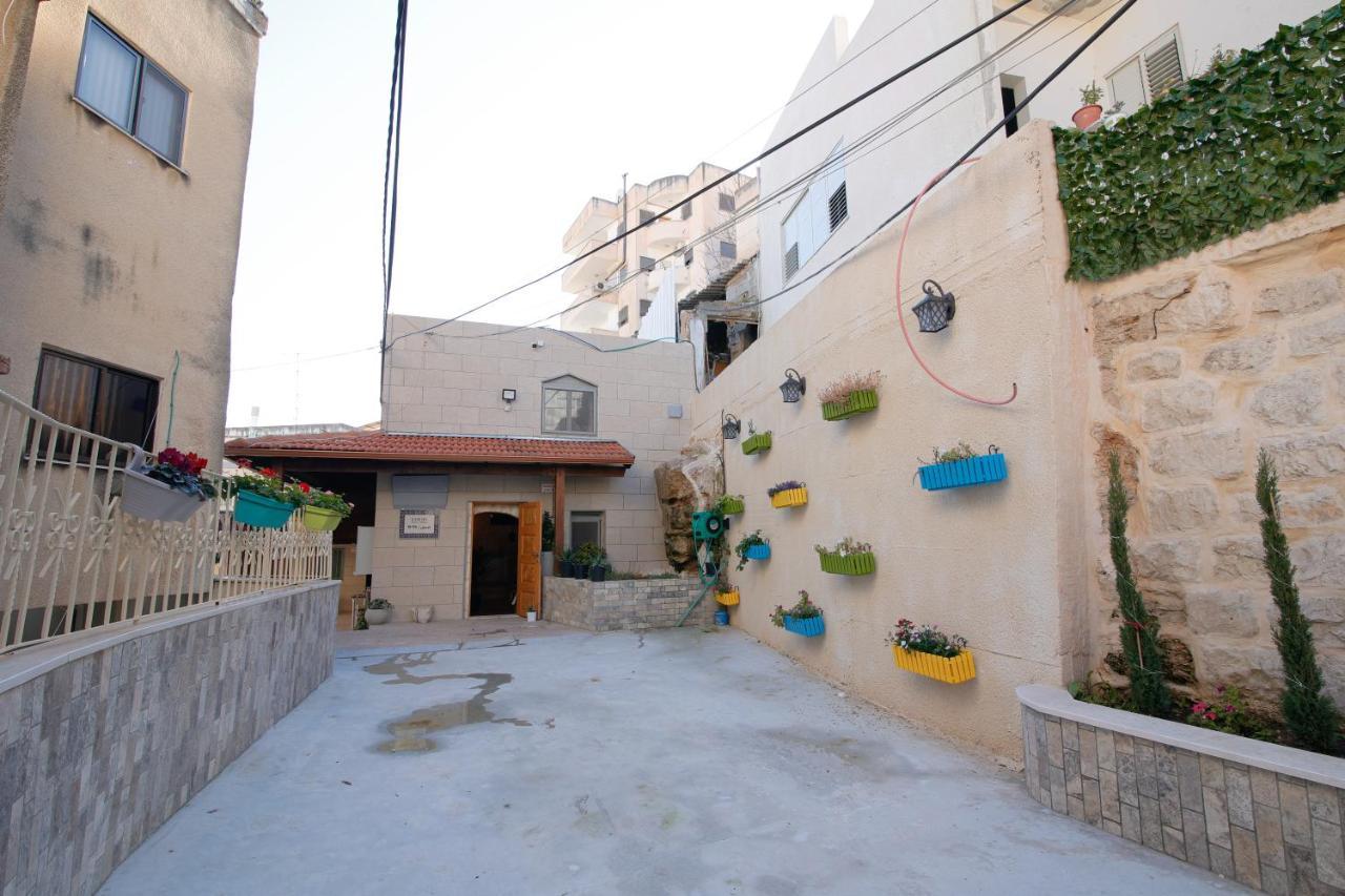 Louis Guesthouse Назарет Екстериор снимка
