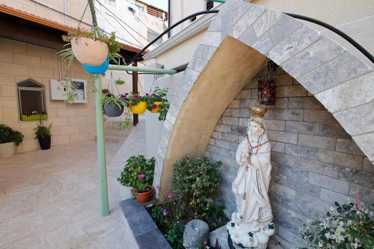 Louis Guesthouse Назарет Екстериор снимка